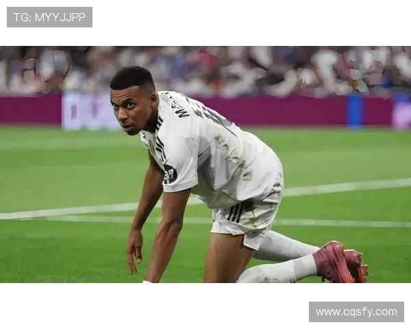 皇马复训姆巴佩贝林室内锻炼